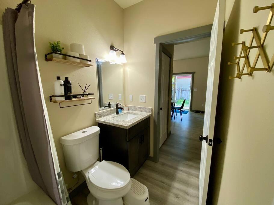 New Modern Cabin! 5Mi To Mt Rainier National Park! Hot Tub & Wifi Ashford Exteriör bild